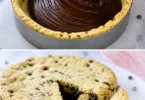Cookie chocolat avec un cœur fondant, délicieuse recette de pâtisserie.