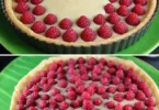 Tarte au chocolat blanc décorée de framboises fraîches