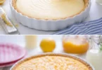 Tarte au fromage blanc garnie de citron et d'amandes, décorée pour le dessert